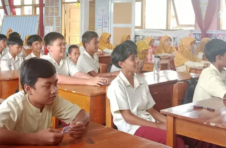 Sekolah Bukan Pabrik Nilai: Mengembalikan Arti Pendidikan yang Sebenarnya